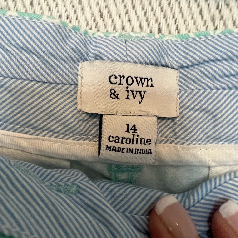 Crown & Ivy Light Green Patterned Women's Shorts - Picture 5 of 5